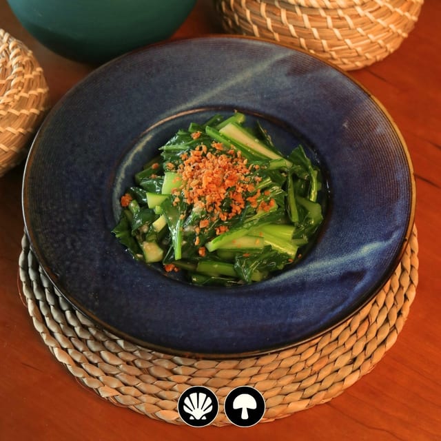 Stir-Fried Sweet Greens (Yu Choy) With Garlic / Cải Ngọt Xào Tỏi.